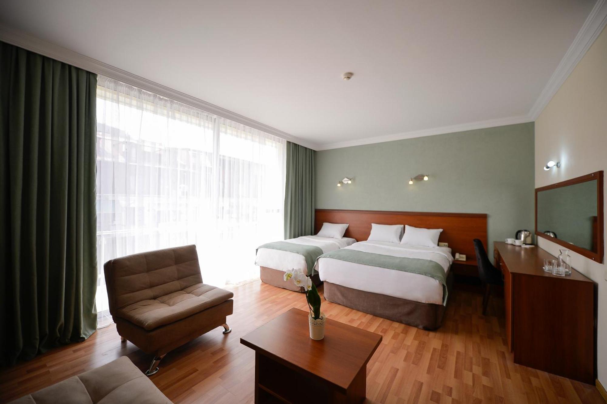 Aura Boutique Hotel バトゥーミ エクステリア 写真