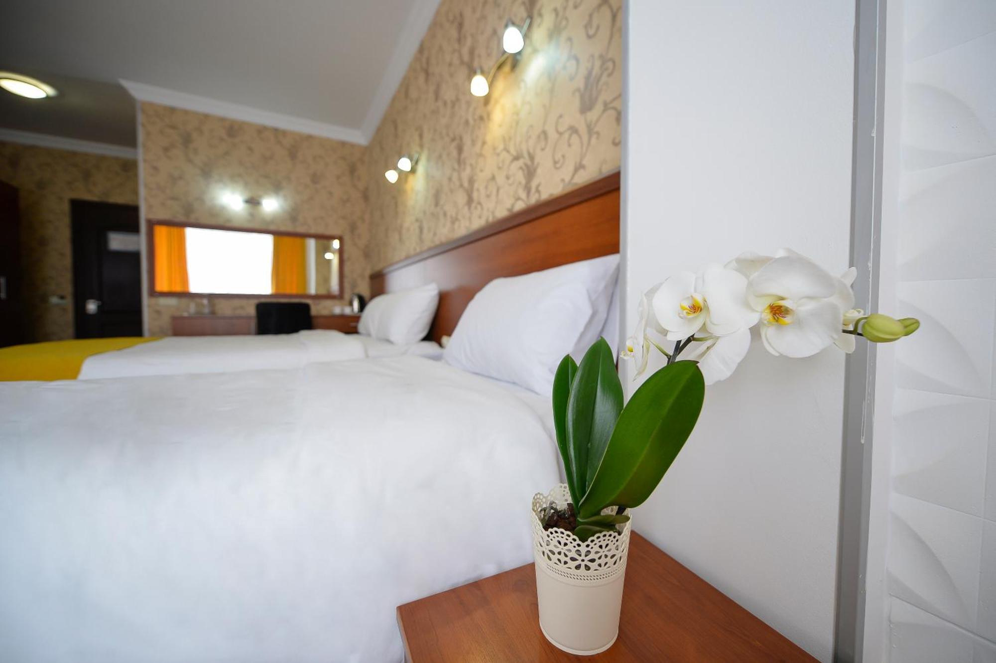 Aura Boutique Hotel バトゥーミ エクステリア 写真